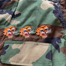 画像をギャラリービューアに読み込む, [2039] Camo Jacket TORA TORA TORA刺繍
